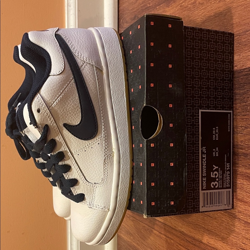 New Nike big boys White and Navy Sneakers